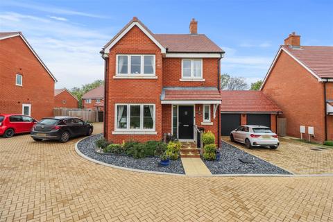 Magnolia Close, Hellingly 4 bed detached house for sale