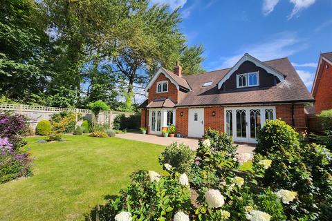 Iwerne Minster 3 bed detached house for sale