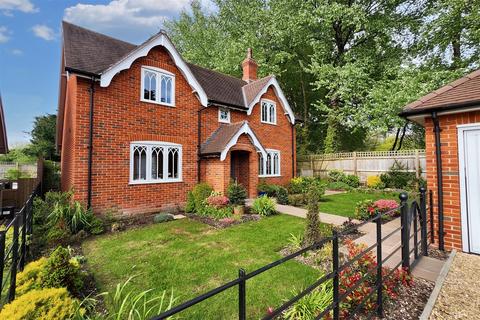 Iwerne Minster 3 bed detached house for sale
