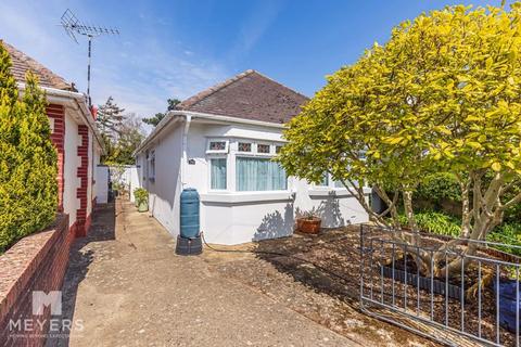 Gleadowe Avenue, Christchurch, BH23 3 bed bungalow for sale
