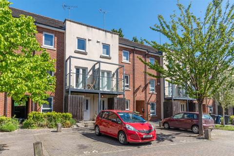 Tadros Court, High Wycombe HP13 5 bed townhouse for sale