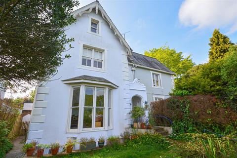 5 bedroom semi-detached house for sale