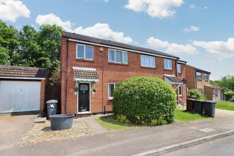 Shepperton Close, Borehamwood 3 bed semi