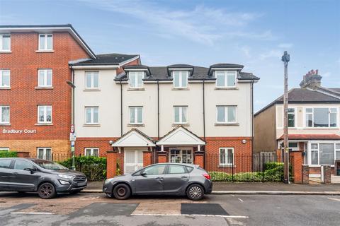 Clifton Park Avenue, Raynes Park SW20 1 bed flat for sale