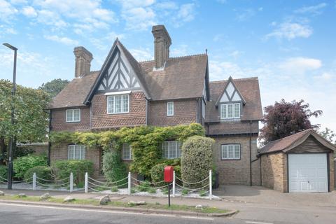 Camlet Way, Hertfordshire EN4 3 bed link detached house for sale