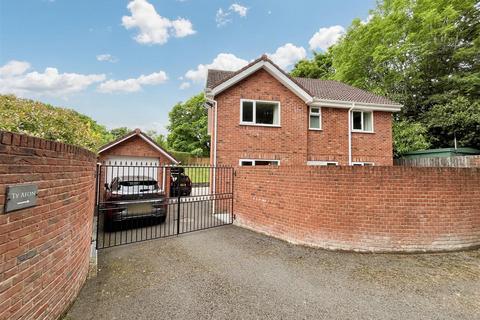 6 bedroom detached house for sale