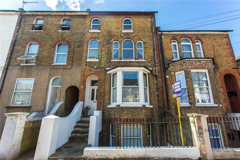 Darnley Street, Gravesend, Kent, DA11 2 bed maisonette for sale