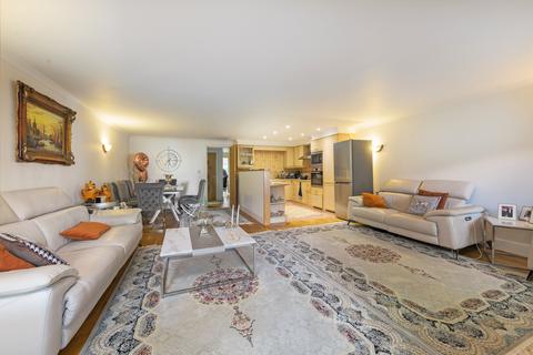 Chiswick High Road, London W4 2 bed apartment for sale