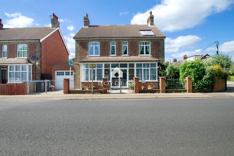 Naze Park Road, Walton on the Naze CO14 4 bed detached house for sale