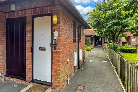 Lyons Crescent, Tonbridge, Kent 1 bed apartment for sale