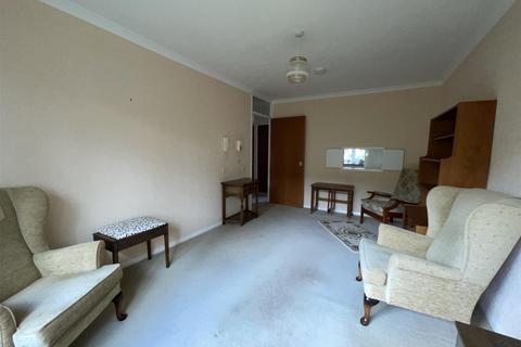 Lyons Crescent, Tonbridge, Kent 1 bed apartment for sale
