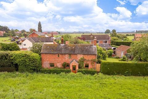 Carlton Road, Bassingham, Lincoln 3 bed detached house for sale