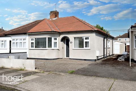 Cambridge Avenue, Gidea Park, RM2 6RA 3 bed bungalow for sale