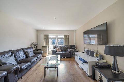 Pert Close, Muswell Hill, London, N10 2 bed flat for sale