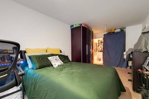 Western Gateway, Royal Docks, London... 2 bed flat for sale