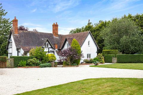 Lower Apperley, Gloucestershire, GL19 4 bed detached house for sale