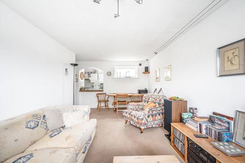 Cornmow Drive, Dollis Hill, London, NW10 2 bed flat for sale