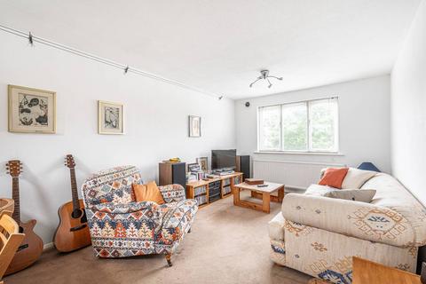 Cornmow Drive, Dollis Hill, London, NW10 2 bed flat for sale