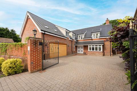 Lady Hamilton Lane, Scratby 5 bed detached house for sale