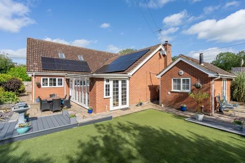 Back Lane, Burgh Castle 5 bed chalet for sale