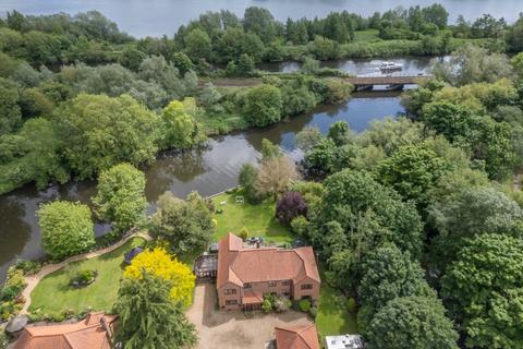 Thorpe St Andrew 6 bed detached house for sale