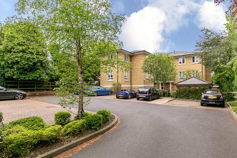 Tupwood Lane, CATERHAM, Surrey, CR3 2 bed apartment for sale