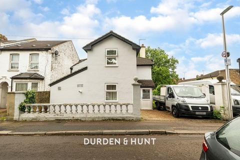 West Grove, Woodford, IG8 4 bed detached house for sale