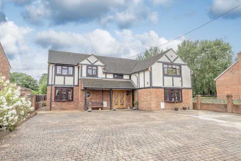 5 bedroom detached house for sale