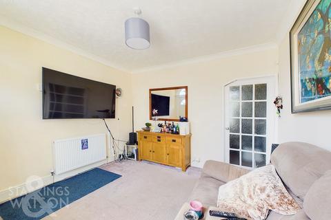 Lorne Park Road, Lowestoft 2 bed terraced house for sale