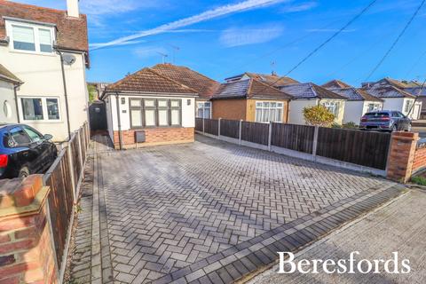 Kings Gardens, Upminster, RM14 2 bed bungalow for sale