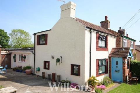 2 bedroom detached house for sale