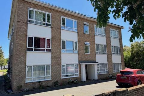 Southbourne Grove, Westcliff On Sea 2 bed flat for sale