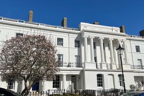 Crescent Road, Alverstoke, Gosport PO12 3 bed apartment for sale