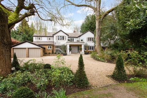 6 bedroom detached house for sale