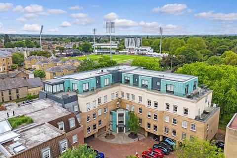 New London Road, Chelmsford 2 bed penthouse for sale