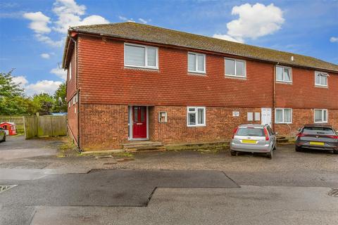 Station Approach, Staplehurst, Kent 2 bed ground floor flat for sale