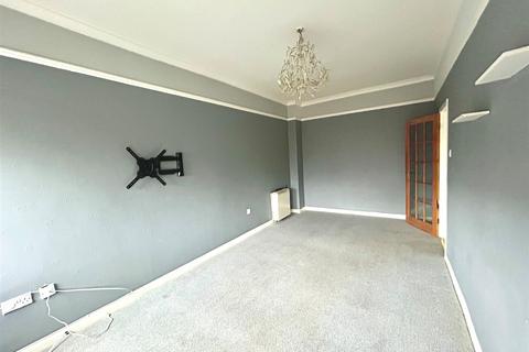 Station Approach, Staplehurst, Kent 2 bed ground floor flat for sale
