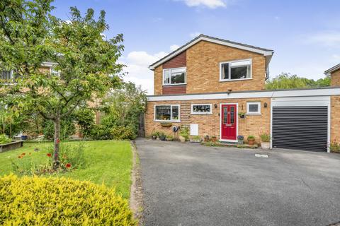 Robins Dale, Woking GU21 4 bed detached house for sale