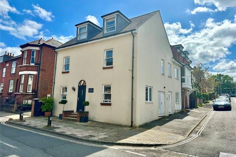 North Close, Lymington, Hampshire, SO41 3 bed apartment for sale