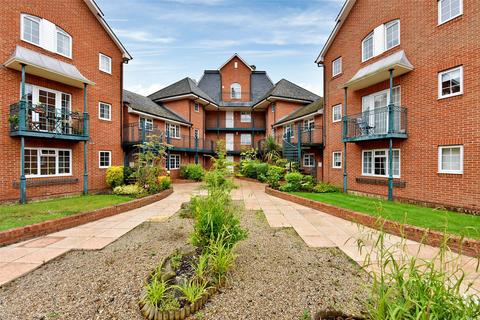 St. Leonards Road, Windsor... 2 bed apartment for sale