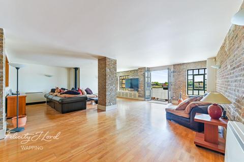 Great Jubilee Wharf, Wapping Wall... 2 bed flat for sale