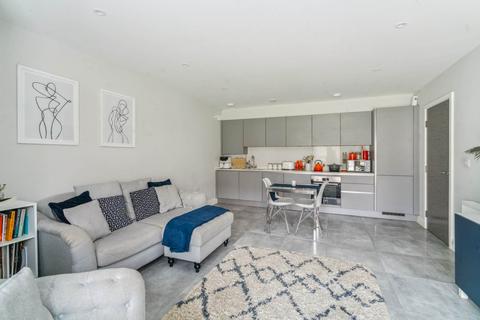 Ellam Court, Bushey Hall Road, Bushey 2 bed flat for sale