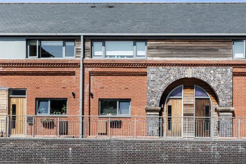 Basin Road, Worcester 2 bed terraced house for sale