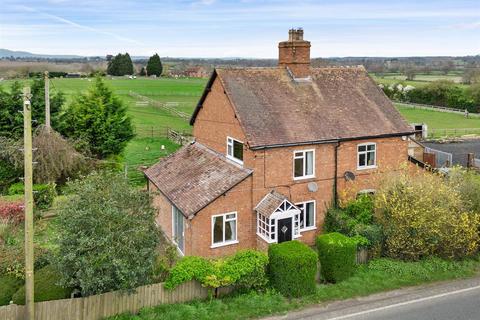 Evesham Road, Egdon, Worcester 2 bed semi