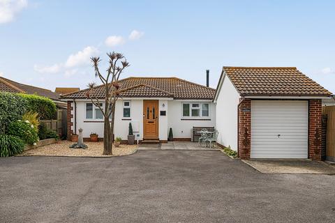 Old Farm Close, Bracklesham Bay, PO20 2 bed detached bungalow for sale