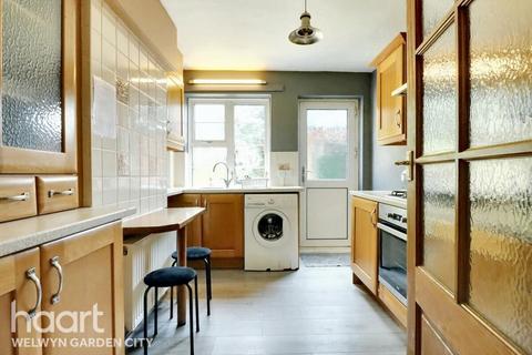Four Acres, Welwyn Garden City 3 bed terraced house for sale