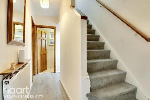 Four Acres, Welwyn Garden City 3 bed terraced house for sale