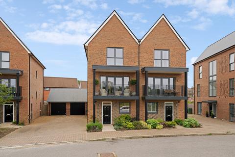 Chilmington Crescent, Ashford, TN23 8AN 4 bed townhouse for sale