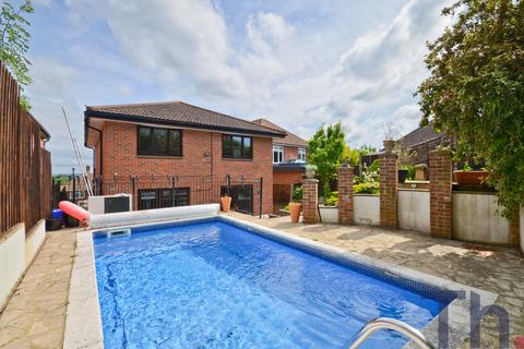 Carisbrooke, Newport PO30 4 bed detached house for sale