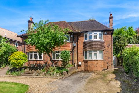 6 bedroom detached house for sale